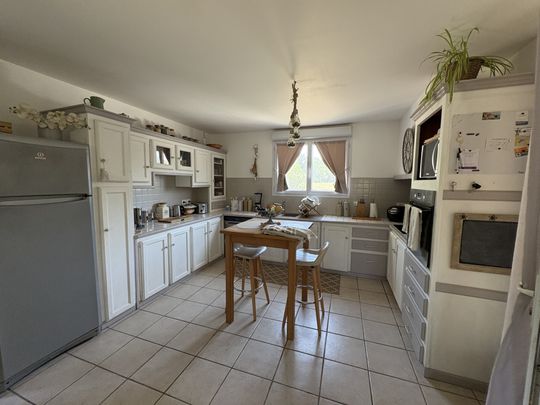 Location Maison 4 pièces 121m² AGEN 47000 - Photo 1