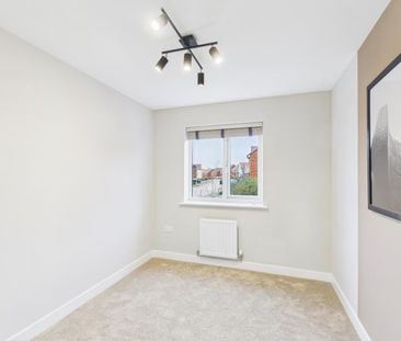 De Lisle Bush Way, Great Oldbury, Stonehouse - Photo 3