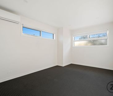 Bold & Beautiful and Free Standing!! - Photo 3