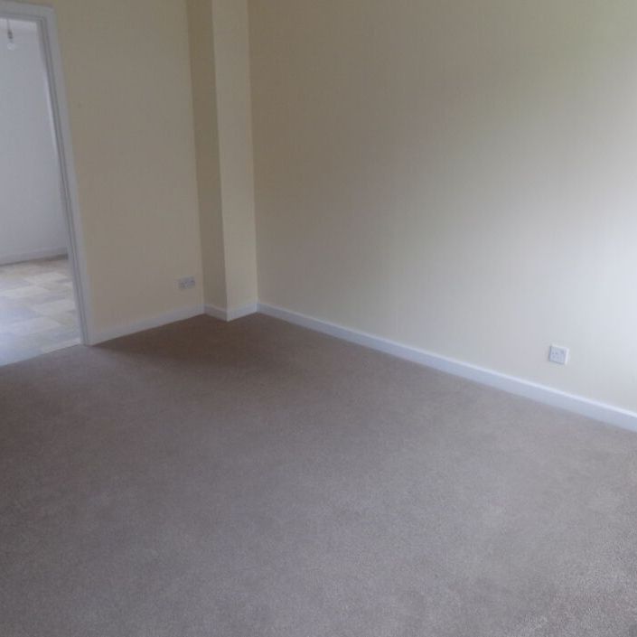 Clos Ysbyty, Neath, SA11 - Photo 1