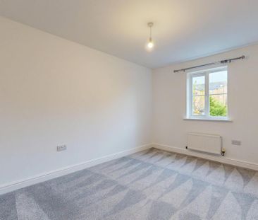 4 bedroom semi-detached house to rent - Photo 4