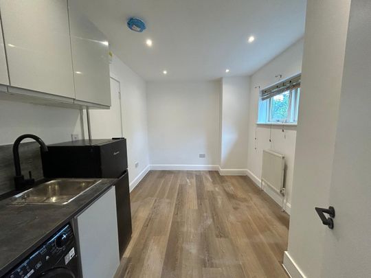 4 Bed Flat, Kilburn High Road, NW6 - Photo 1