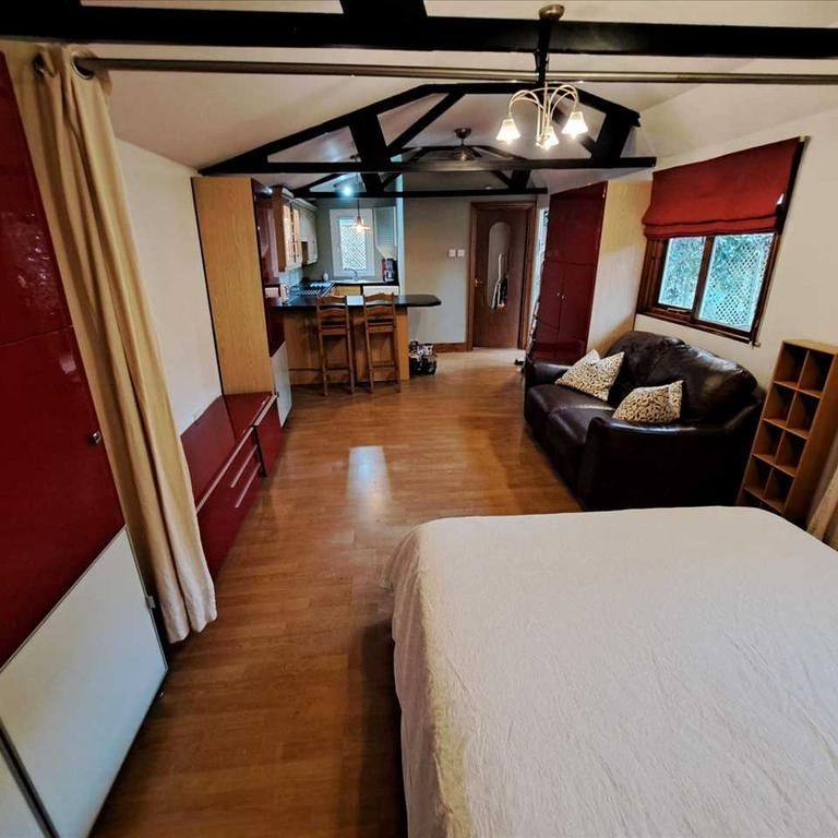 Studio to rent - Photo 1