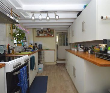 3 bedroom detached house to rent - Photo 2