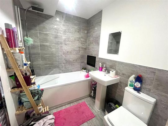 Carlton Square - Photo 1