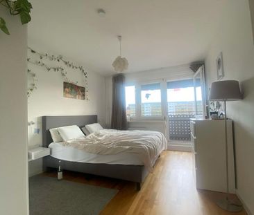 Modern eingerichtete 3-Zimmer-Wohnung mit Balkon - Foto 1