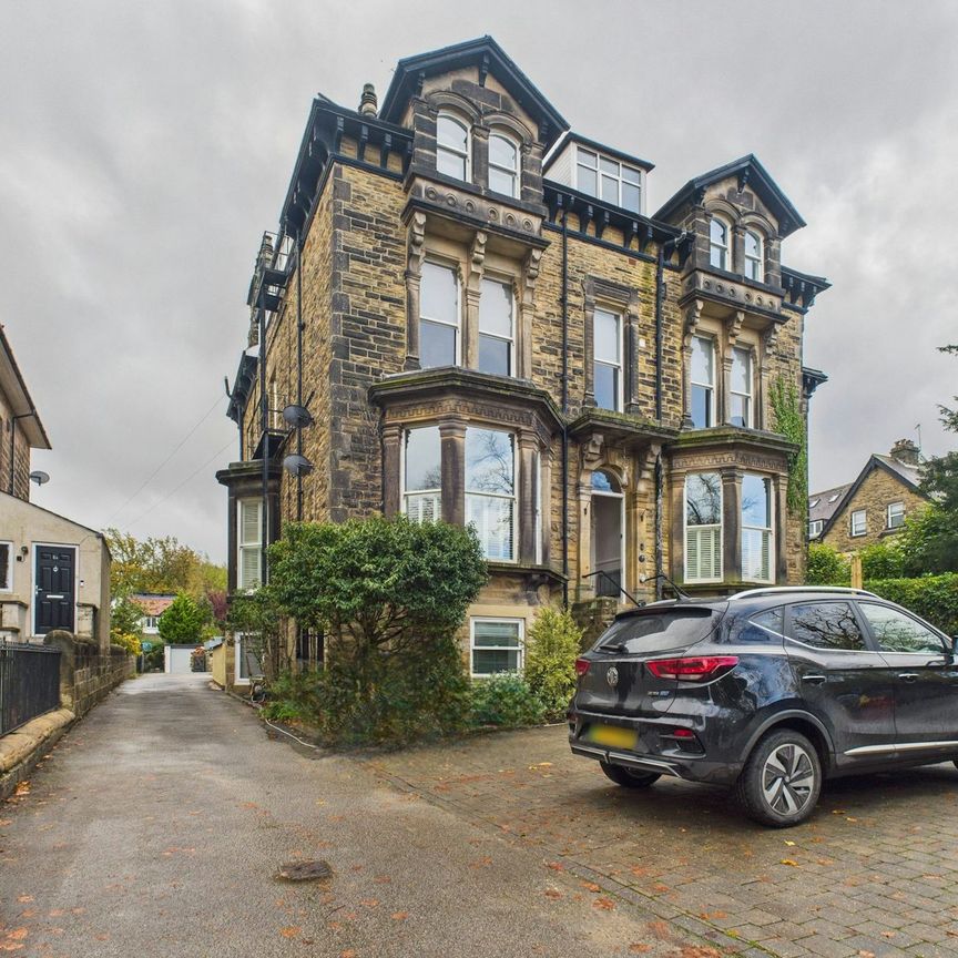 Flat to rent on - Photo 1