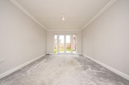 4 bedroom detached house to rent - Photo 3