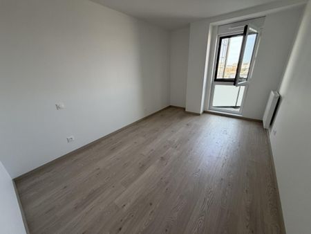 Location Appartement 3 pièces 75m² BORDEAUX 33800 - Photo 3