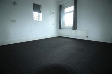 2 bedroom end of terrace house to rent - Photo 3