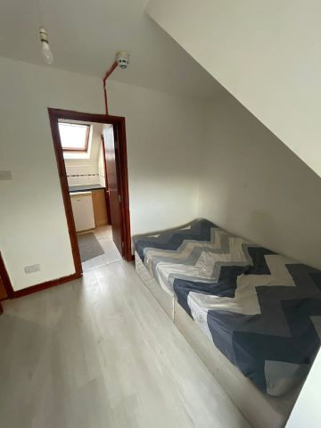 Studio Flat, Buxton Road, LU1 - Photo 4