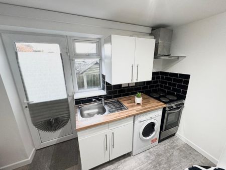1 bedroom flat to rent - Photo 4