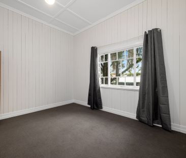 Spacious Character-Filled Apartment in a Peaceful Greenslopes Setting - Photo 5