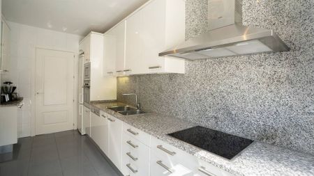 3 bedroom luxury Apartment for rent in Nueva Andalucia, Spain - Photo 5