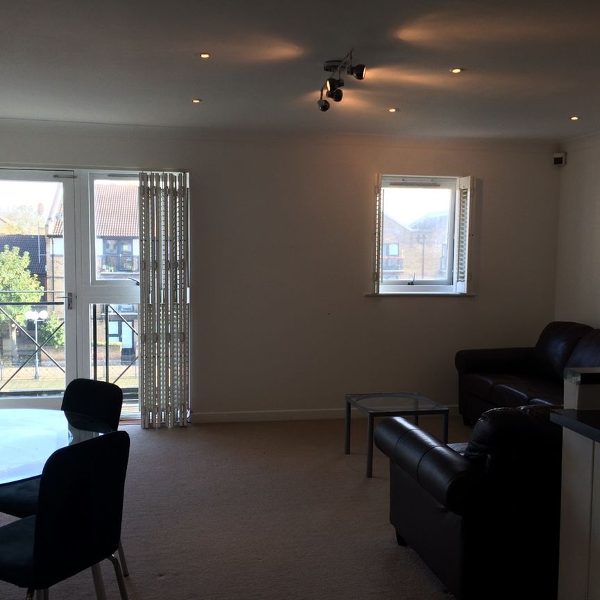 1 Bed Flat, Whiteadder Way, E14 - Photo 1