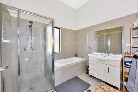 Modern Townhouse in Prime Ashfield Location - Photo 4