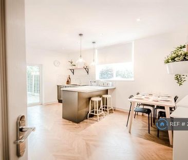 1 bedroom in a house share to rent - Photo 2