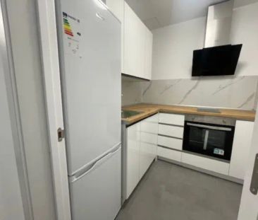 Piso en alquiler en Calle Pedro Hidalgo, cerca de Calle Abogado Man... - Photo 1