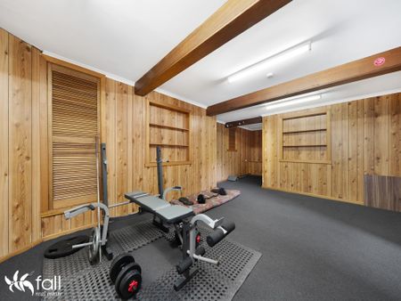 Versatile Property in a Prime Lindisfarne Location - Photo 2