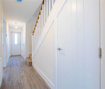 4 bed Semi Detached House for rent - Photo 2