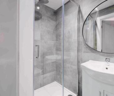 6 Beds 5 Baths - Photo 2