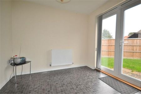 2 bedroom semi-detached house to rent - Photo 2