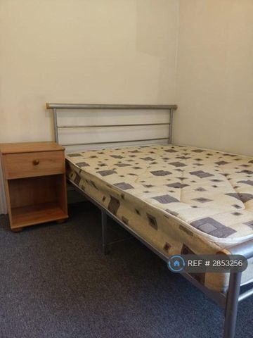 1 bedroom in a house share to rent - Photo 5