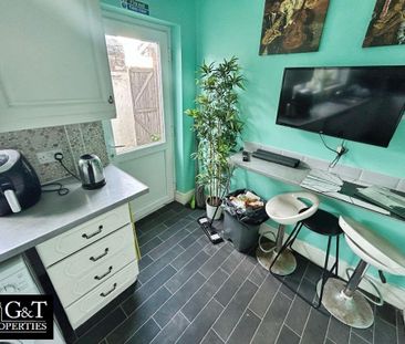 1 bedroom in a house share to rent - Photo 4