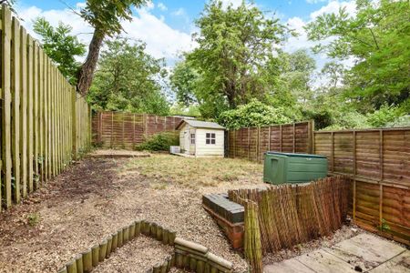 2 bedroom end of terrace house to rent - Photo 4