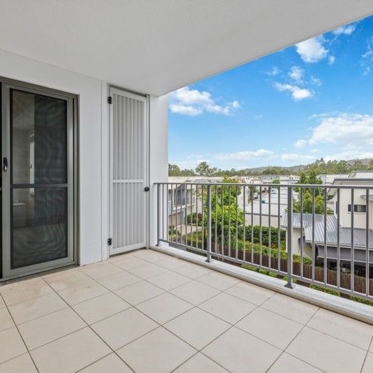 LUXURY 1 BED APARTMENT IN PRIME CARINDALE LOCATION - Photo 1