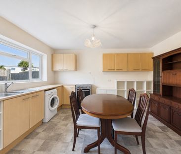3 bedroom Flat in Yorktown Road, Sandhurst - Photo 4