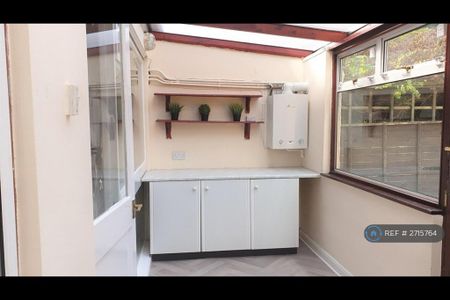 3 bedroom terraced house to rent - Photo 3