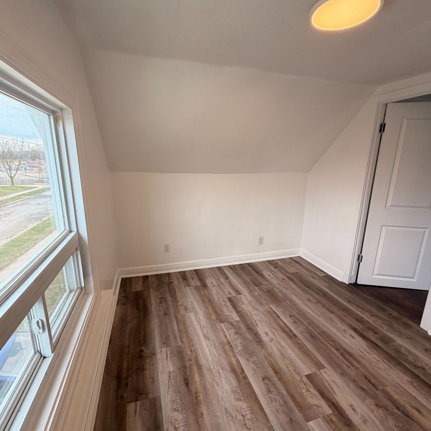 For Lease - 25 Glenwood Avenue Unit# Upper, London East, Ontario - Photo 1