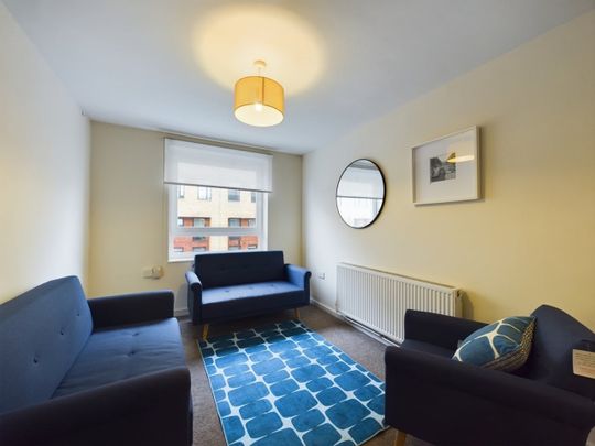 Room in a Shared House, London, SW8 - Photo 1