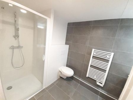 Location Appartement 2 pièces 36m² MARSEILLE 8ème - Photo 3