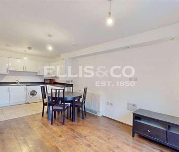Constantine House, Varcoe Gardens, Hayes, UB3 - Photo 1
