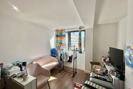 Carlton Square - Photo 4