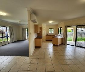 Riverside Bliss: 4-Bedroom Home in Douglas - Photo 4