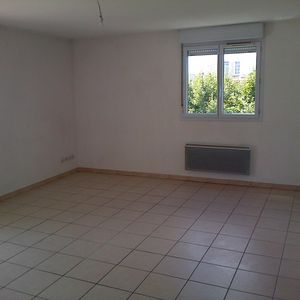 location Appartement T3 DE 64.65m² À MARSEILLE - Photo 2