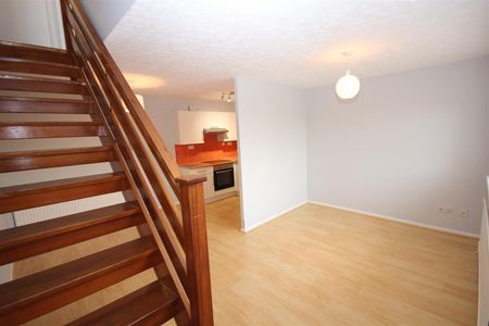 1 bedroom Terraced House to let - Photo 4