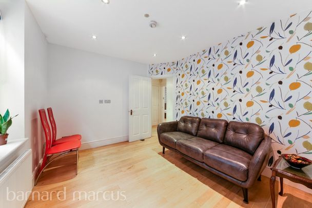 Stirling Court - Photo 1