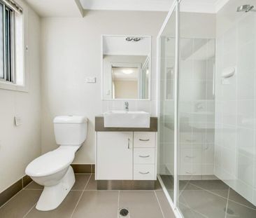 5 BEDROOMS - 5 BATHROOMS - FULLY AIR CONDITIONED AND FURNISHED - Photo 1