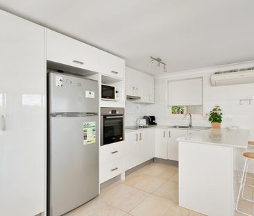 Fully furnished three-bedroom apartment right opposite the beach - Photo 6