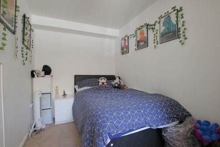 5 bedroom semi-detached house to rent - Photo 3