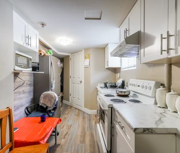 House with Two Kitchens - Photo 4