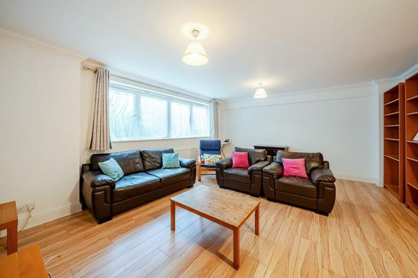 3 bedroom flat to rent - Photo 1