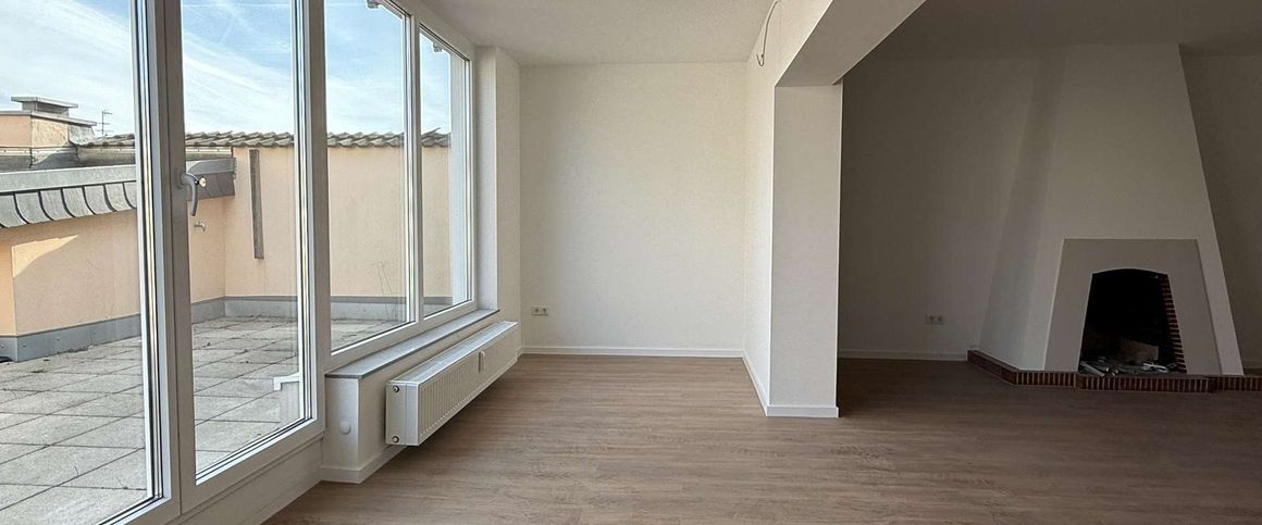 1KM ZUR KÖ! MODERNISIERTE 3-ZIMMERWOHNUNG MIT GROßER TERRASSE & KÜCHE IN ZENTRALER LAGE - Photo 1