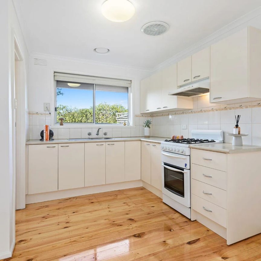 MODERN GROUND-FLOOR LIVING! - Photo 1