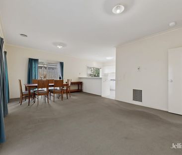 Partially furnished home in Balwyn High School Zone - Photo 3