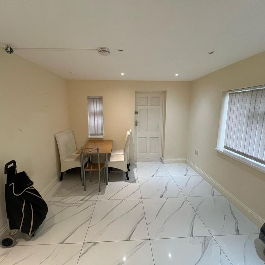 Room in a Shared House, Woodhill Crescent Kenton, HA3 - Photo 1